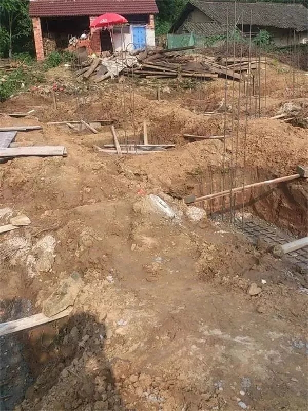 建房自訴：大叔15萬建好一層自建房，簡單舒適還省錢！